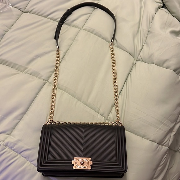 New Black with Gold Clasp and Chain Jelly Quilted Soft Silicone Shoulder Purse - Picture 8 of 12